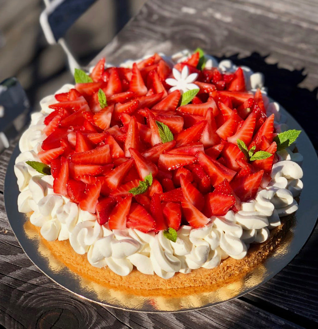 Tarte Enora (confit Fraises, Sablé Breton, Ganache Montée Vanille de Madagascar, Fraises Fraîches) l'atelier de l'alouette