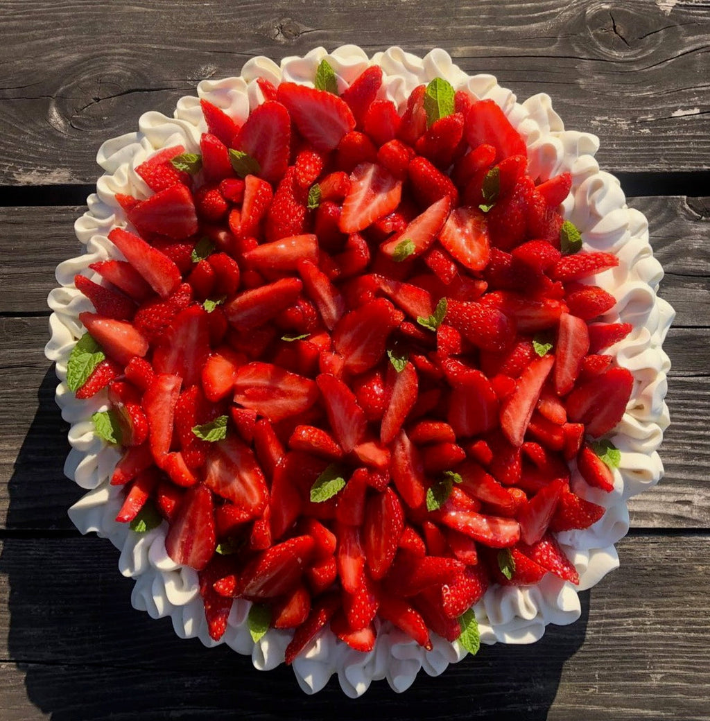 Tarte Enora (confit Fraises, Sablé Breton, Ganache Montée Vanille de Madagascar, Fraises Fraîches) l'atelier de l'alouette