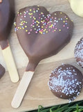 Sucette Coeur guimauve vanille de Madagascar enrobée chocolat au lait l'atelier de l'alouette