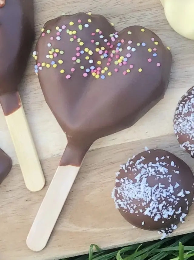 Sucette Coeur guimauve vanille de Madagascar enrobée chocolat au lait l'atelier de l'alouette